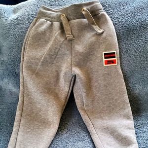 Gray boy sweatpants with sides and back pocket. Drawstring waste.